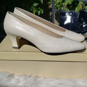 Enzo Angiolini Curio Cream Pumps 7.5N